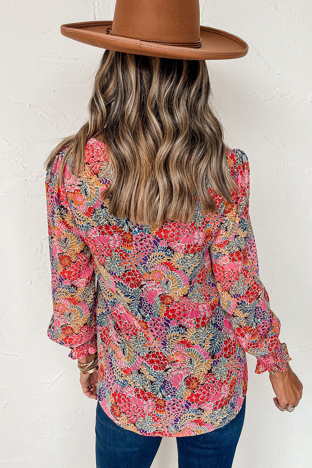 Multicolor Floral Print Smocked Cuffs Long Sleeve BlouseMaterial:100%Polyester


	

			The Floral Print Smocked Cuffs Long Sleeve Blouse is a feminine and elegant addition to any wardrobe. Its delicate floral print and