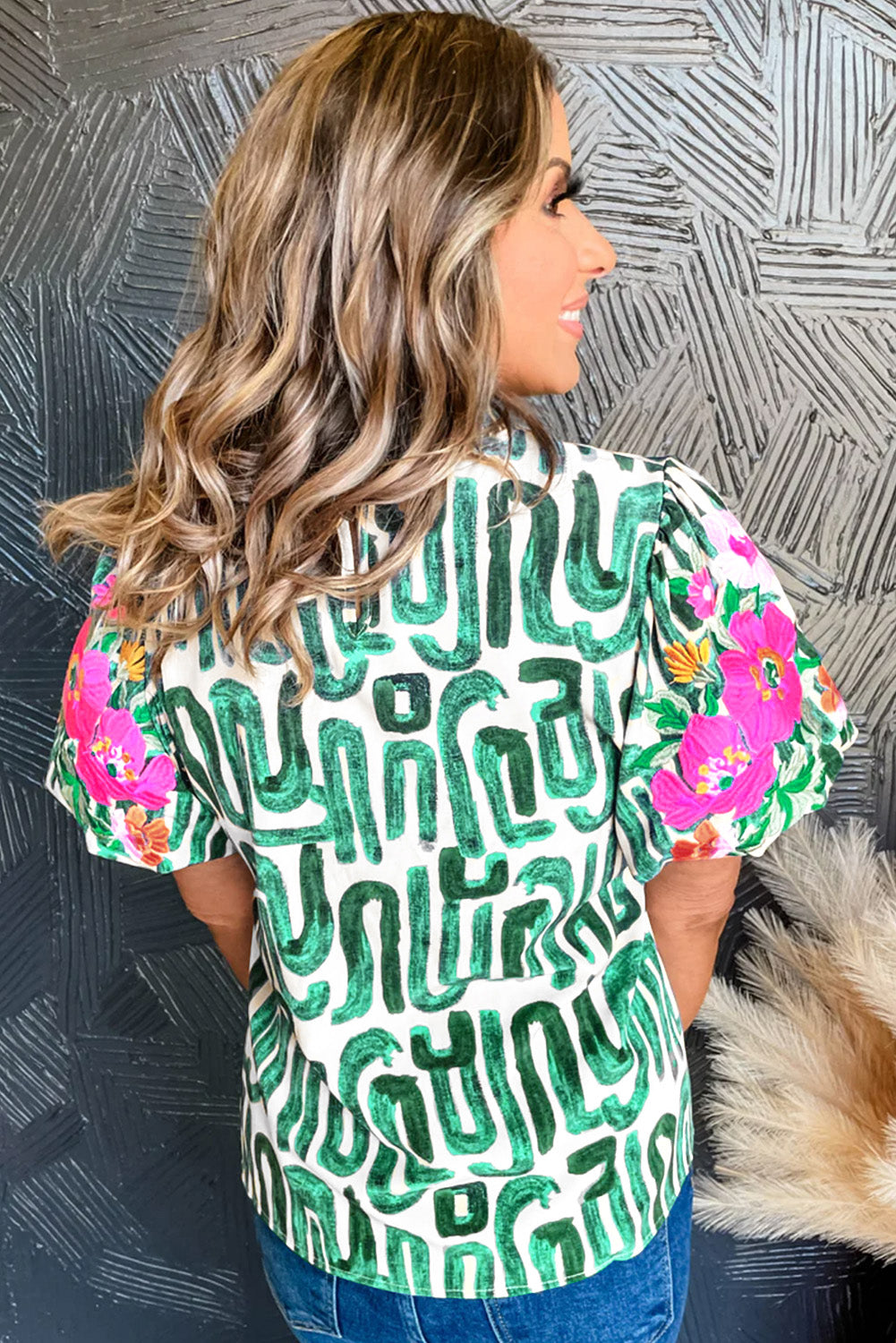 Blackish Green Abstract Floral Print Frilled Neck Puff Sleeve BlouseMaterial:100%Polyester



		Made from breathable, lightweight, and stretchy fabric, it's friendly against your skin and perfect for any occasion. 
	
	
		It's a 