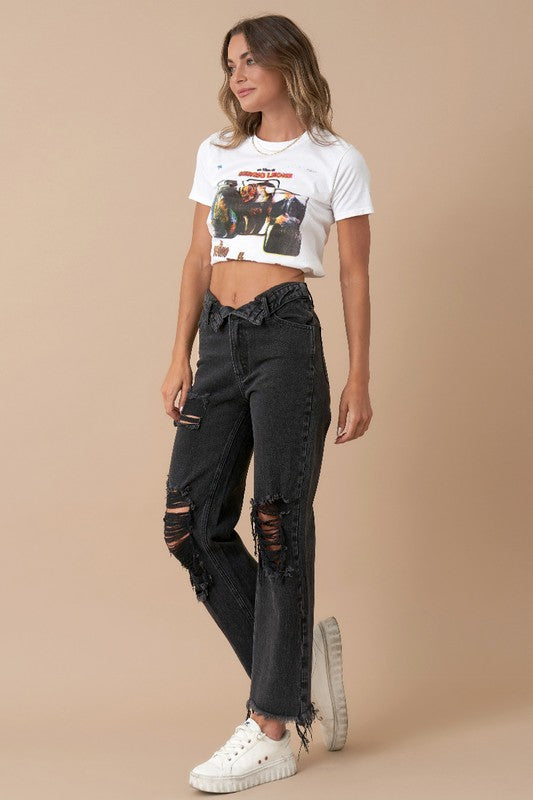 FLIPPED WAIST STRAIGHT JEANSFLIPPED WAIST STRAIGHT JEANSModel is wearing size 3/25, Height 5'8Waist - 28 1/2Hip - 38 1/4Front Rise - 10 1/4Leg Opening - 17Inseam - 27
Style: Casual 
Print / Pat