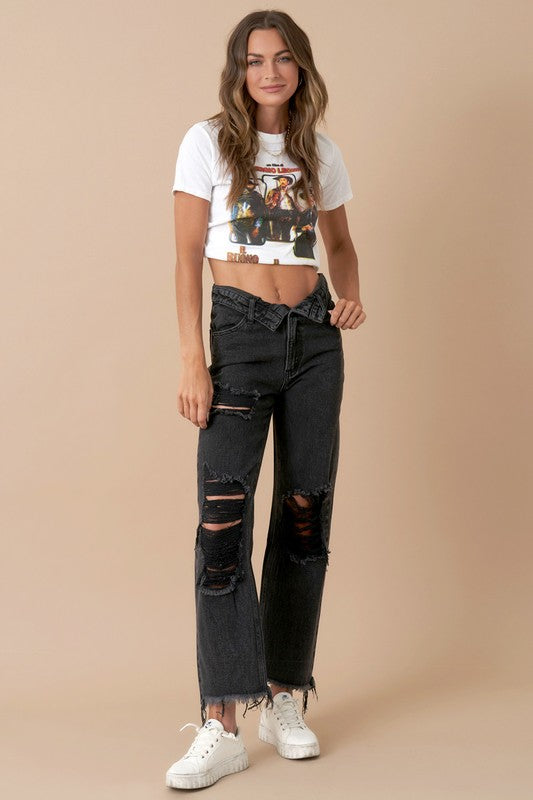 FLIPPED WAIST STRAIGHT JEANSFLIPPED WAIST STRAIGHT JEANSModel is wearing size 3/25, Height 5'8Waist - 28 1/2Hip - 38 1/4Front Rise - 10 1/4Leg Opening - 17Inseam - 27
Style: Casual 
Print / Pat