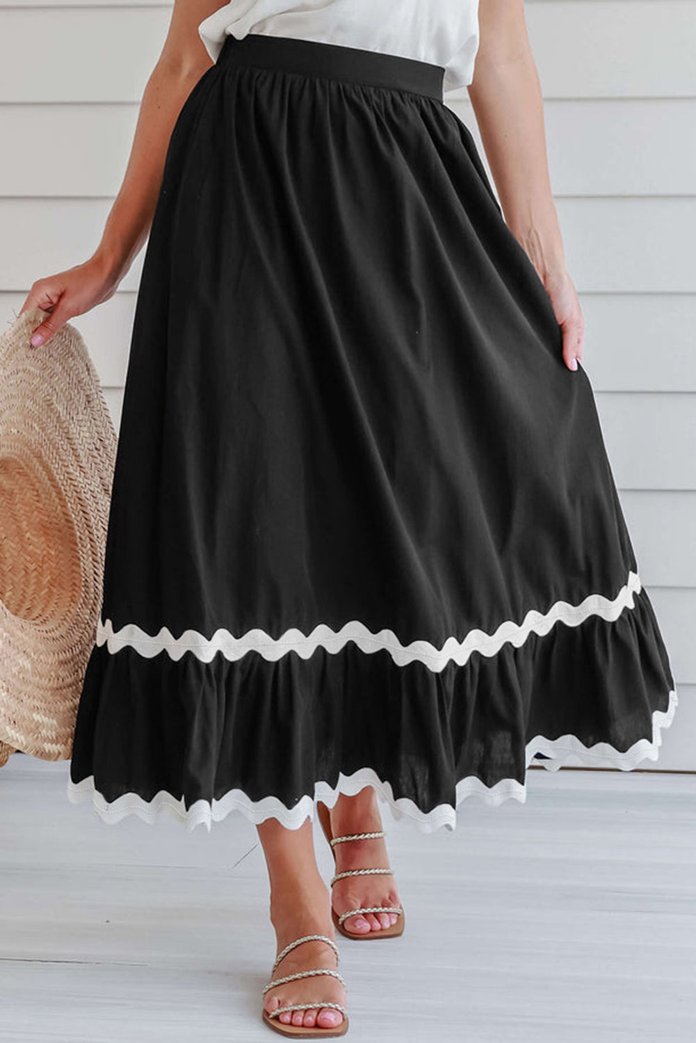 Black Ric Rac Trim High Waist Maxi SkirtMaterial:100%Cotton

• Effortlessly chic, the maxi skirt is perfect for a casual day out or a date night. Its timeless black color complements any outfit choice.
•