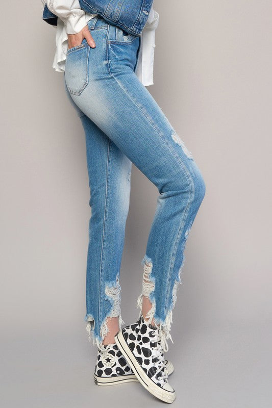 HIGH RISE CROPPED BOYFIREND JEANS WITHOUT BELTHIGH RISE CROPPED BOYFRIEND JEANS100% COTTON(SIZE 3)WAIST 28"HIP 38 1/2"FRONT RISE 11 1/2"LEG OPENING 12 1/2"INSEAM 28 1/2"*Model wears size 3*
Style: Casual 
Print 