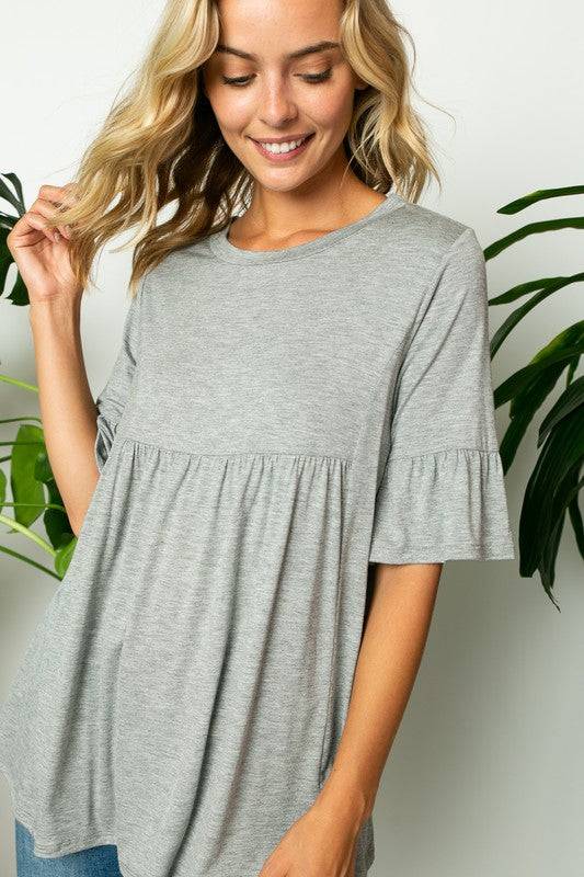 PLUS SOLID RUFFLE SLEEVE LOOSE TOPSOLID JERSEY ROUND NECK HALF RUFFLE SLEEVE LOOSE FIT PLUS TOP95% RAYON, 5% SPANDEX MADE IN USA1X/2X/3X 2-2-2
Style: Casual
Print / Pattern: SOLID
Fit: LOOSE FIT 
Nec