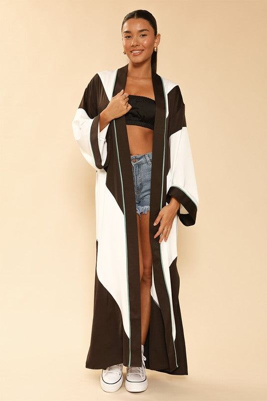 Chevron Kimono*Exclusive In-House Design*- Maxi kimono with chevron motif- Side slits- Textured satin fabric- Runs bigMade In: China