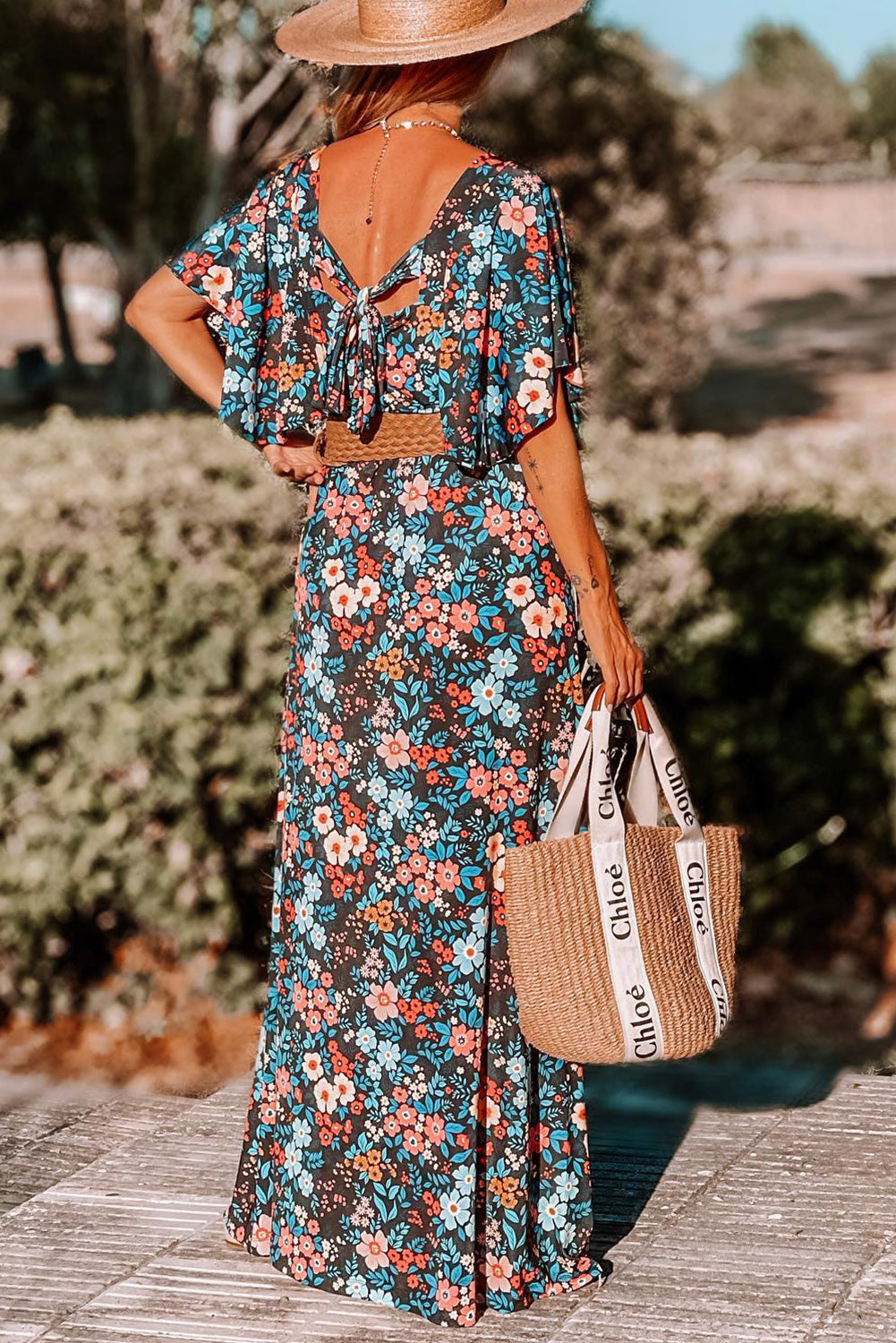 Sky Blue Boho Floral Print Knotted Backless Maxi DressMaterial:100%Viscose



		This is a perfect dress for summer fashion
	
	
		Features a elegant silhouette with flowy sleeves
	
	
		Only the relaxed long dress