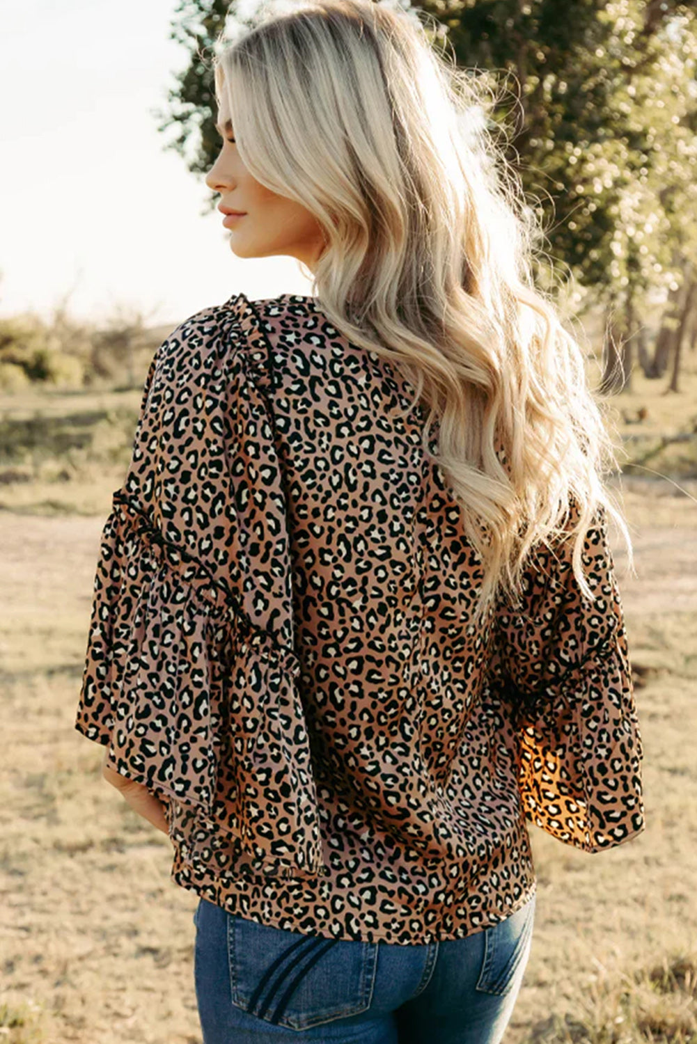 Chestnut Leopard Ruffle Flounce Sleeve BlouseMaterial:97%Polyester+3%Elastane



		The blouse is a stylish and feminine top featuring a trendy leopard print and flounce sleeves, adding a touch of flair to you