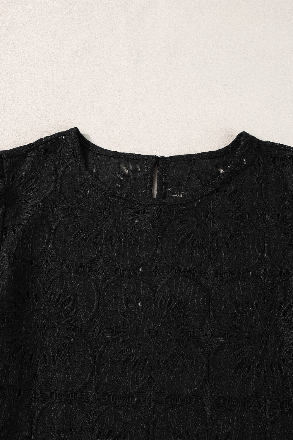 Black Flower Eyelet Jacquard Keyhole Back Puff Sleeve TopMaterial:70%Cotton+30%Polyamide

• Elevate your wardrobe with the top, featuring intricate eyelet detailing and elegant puff sleeves for a touch of sophistication. 