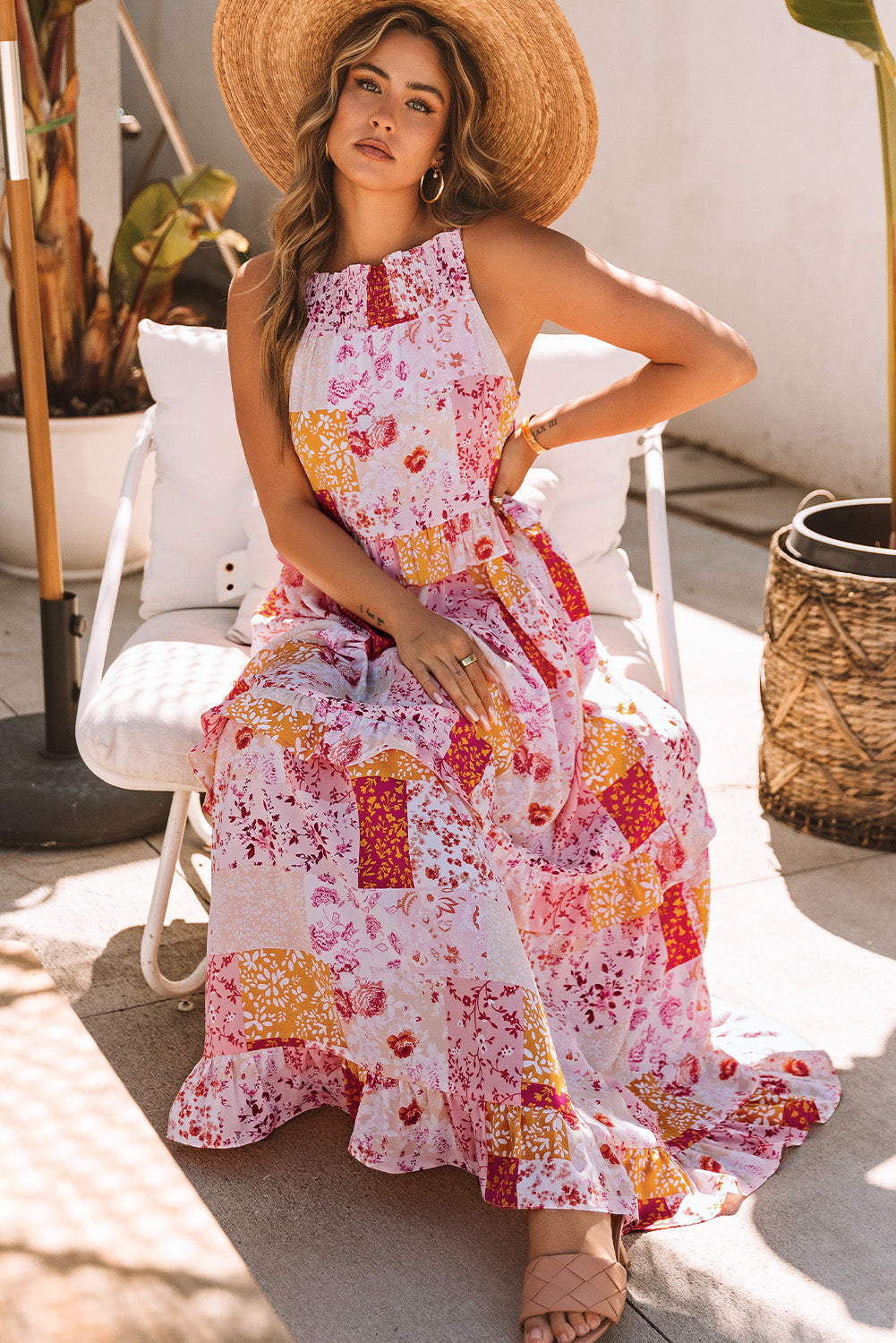 Multicolor Floral Print Sleeveless Tiered Ruffle Trim SundressMaterial:100%Polyester

• Embrace bohemian charm with this multicolor floral print sundress, featuring a tiered ruffle trim that adds a playful touch to your look.
