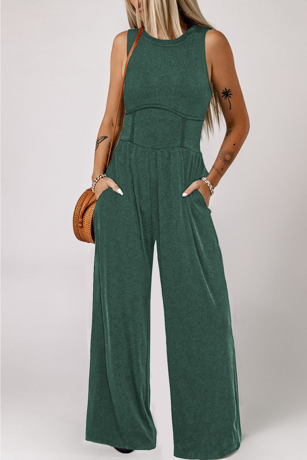 Blackish Green Sleeveless High Waist Wide Leg JumpsuitMaterial:93%Viscose+7%Elastane



		The jumpsuit features a sleeveless design, meaning it does not have sleeves and exposes the arms. 
	
	
		The jumpsuit has a 