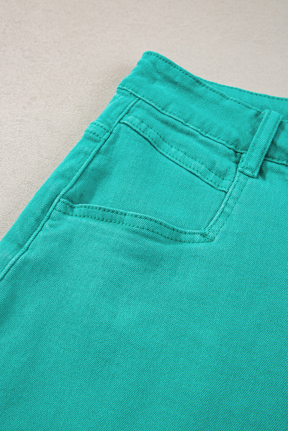 Turquoise Raw Hem Mid Rise Denim ShortsMaterial:98%Cotton+2%Elastane



		Discover a level of style that surpasses expectations with these denim shorts, offering a chic and fashionable look that goes be