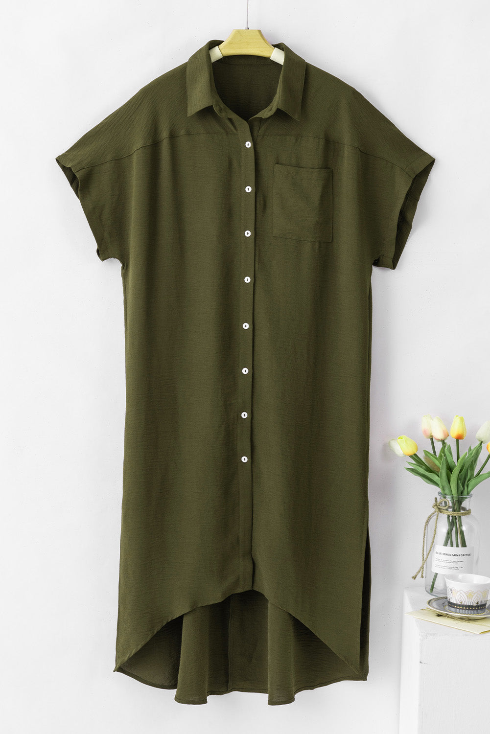 Jungle Green Loose High Low Side Slits Short Sleeve Shirt DressMaterial:100%Polyester


	

			This dress is designed to be friendly to any shape, offering a relaxed fit and comfortable wear.
		
		
			Featuring a collared n