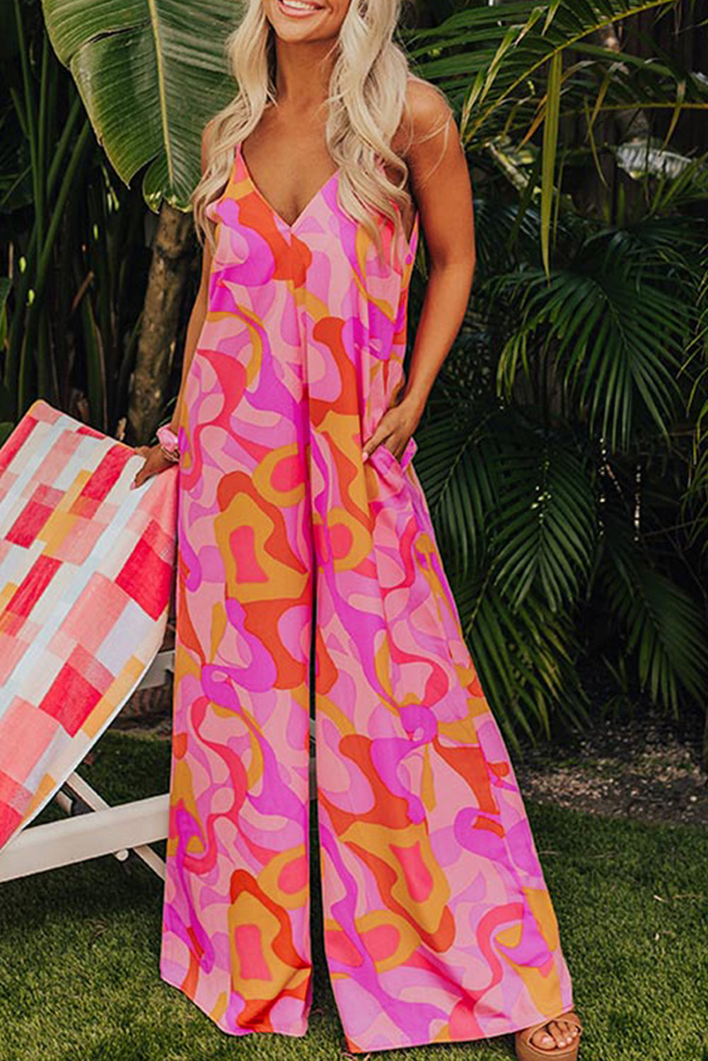 Pink Abstract Print V Neck Slouchy Wide Leg JumpsuitMaterial:100%Polyester

• Embrace a bohemian vibe with this jumpsuit, featuring a unique abstract pattern that adds a touch of artistic flair to your outfit.
• Sta