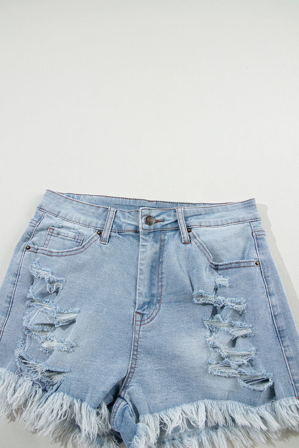 Light Blue Distressed Ripped Raw Hem High Waist Denim ShortsMaterial:55%Cotton+42%Viscose+3%Elastane

• The vintage wash gives them a classic look, while the high waist design ensures a flattering fit.
• Featuring practical