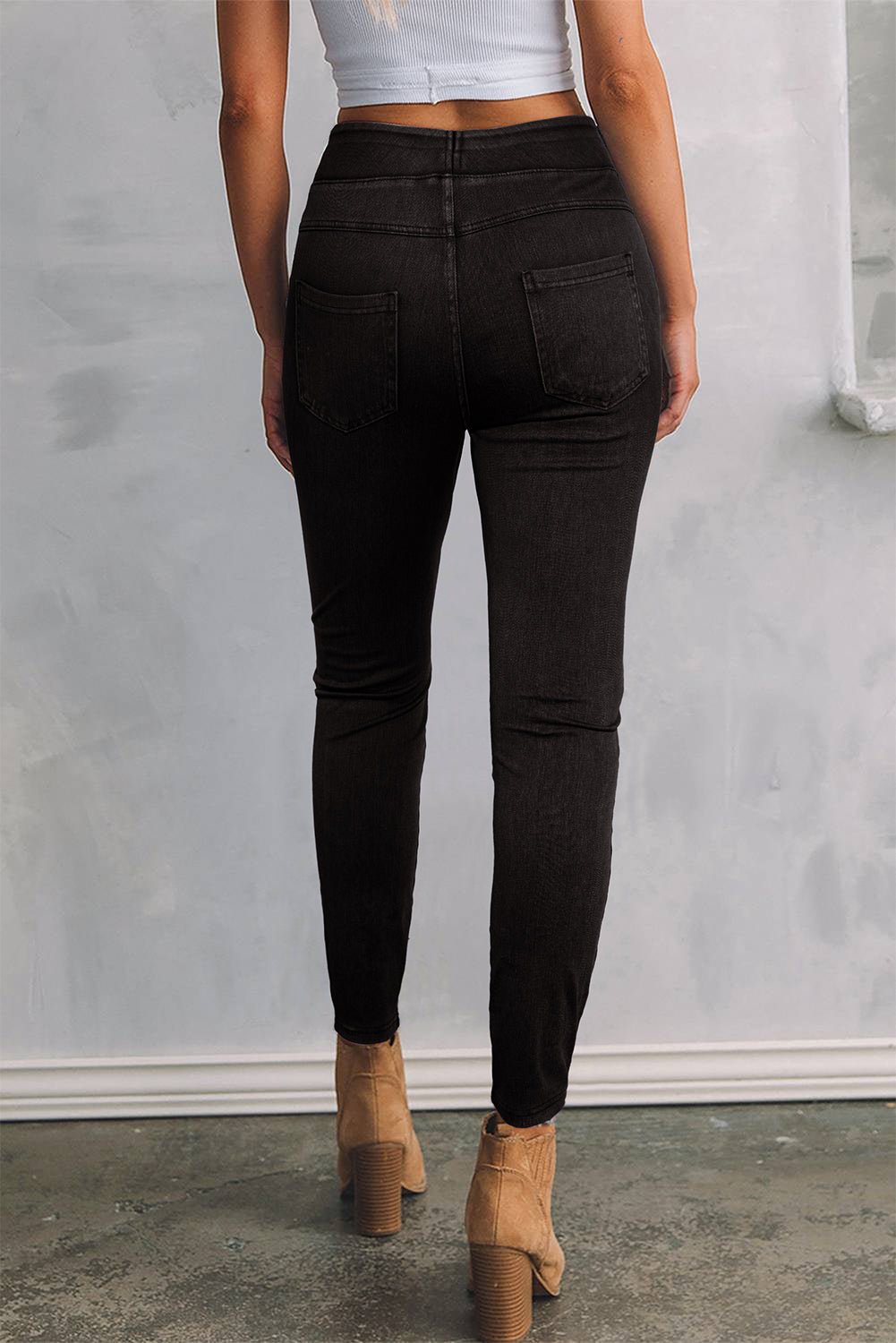 Ashleigh Casual Blue Back Pocket Stretchy Denim LeggingsMaterial:47%Polyester+42%Cotton+11%Elastane

• Stay stylish and comfortable all day in these Black Back Pocket Stretchy Denim Casual Leggings, perfect for daily wea