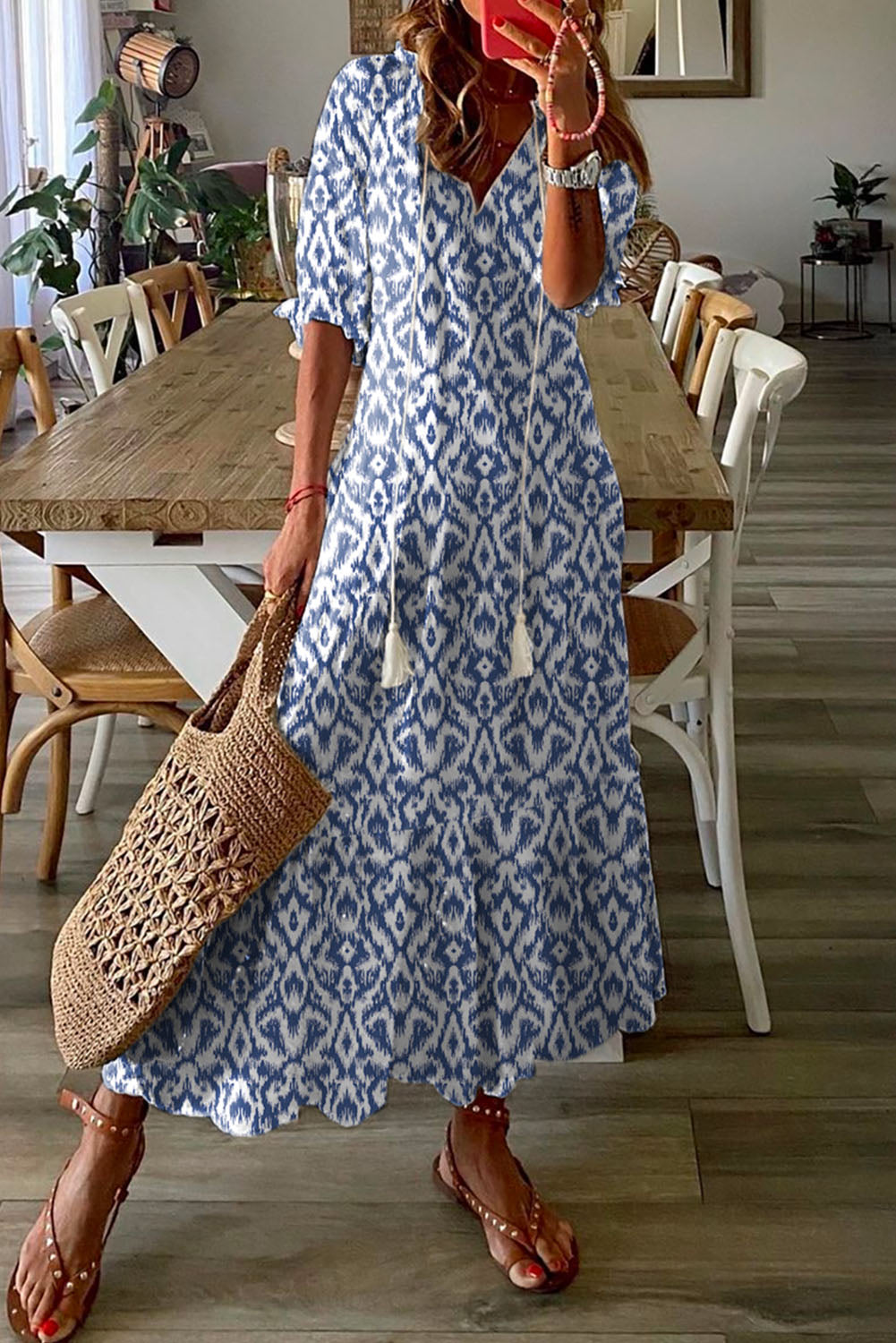 Sky Blue Geometric Print Casual V Neck Maxi DressMaterial:100%Polyester



		•Gorgeous and stylish dress in elegant blue with ruffle trim.
	
	
		•Features a split v-neck and a half-sleeve design that adds some