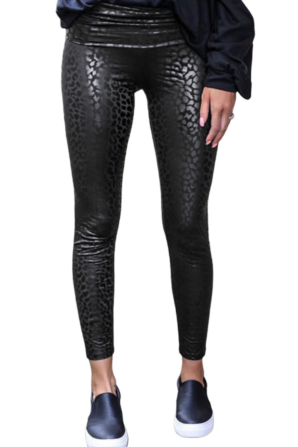 Black Casual Shiny Leopard Print Cropped LeggingsMaterial:95%Polyester+5%Elastane

• Embrace your wild side with these leggings, adding a touch of fierce style to your wardrobe.
• The high waist design of these l