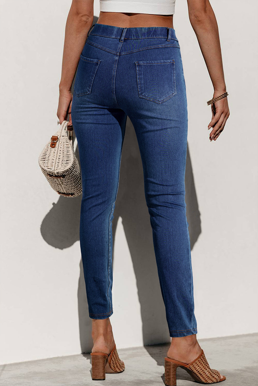 Ashleigh Blue Multiple Pockets Straight Leg Washed Stretchy Knit JeansMaterial:47%Polyester+42%Cotton+11%Elastane



		These chambray pants are full of elasticity and very comfy.
	
	
		Straight leg design for a classic look.
	
	