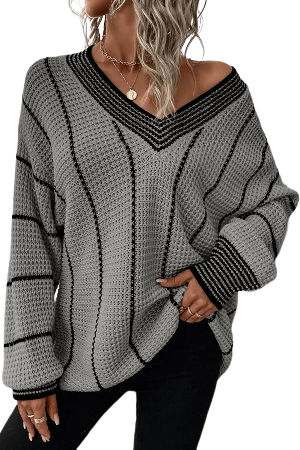 Gray Contrast V Neck Loose Tunic SweaterMaterial:100%Acrylic

• Embrace effortless style in this sweater, perfect for casual chic looks.
• The colorblock design adds a modern touch, while the V-neckline 