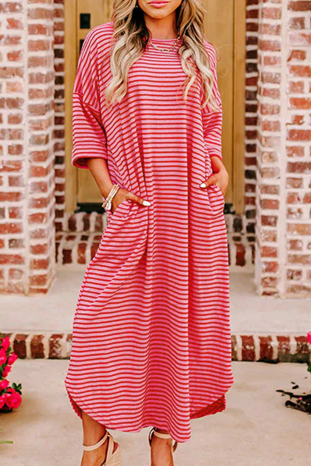 Strawberry Pink Striped Drop Sleeve Loose DressMaterial:95%Cotton+5%Elastane

• Embrace a laid-back chic look with our dress, perfect for casual outings or a day at the beach.
• Stay stylish and comfortable all