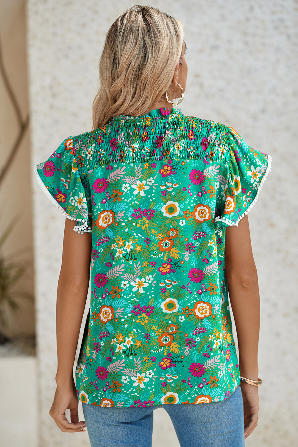 Green Lace Trim Flutter Sleeve Tropical Floral Print BlouseMaterial:100%Polyester


	


		The blouse features a vibrant tropical floral print and delicate lace trim for a feminine and stylish look.
	
	
		With its flut