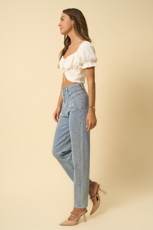 SEAMED TAPERED JEANSSEAMED TAPERED JEANS99% COTTON, 1% SPANDEX(SIZE 3)WAIST - 26"LOW HIP - 38FRONT RISE - 11 3/4"LEG OPENING - 12"INSEAM - 27 1/2"*Model wears size 3*MODELHEIGHT 5'10"WA