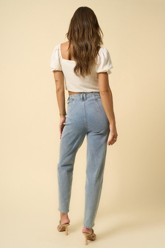 SEAMED TAPERED JEANSSEAMED TAPERED JEANS99% COTTON, 1% SPANDEX(SIZE 3)WAIST - 26"LOW HIP - 38FRONT RISE - 11 3/4"LEG OPENING - 12"INSEAM - 27 1/2"*Model wears size 3*MODELHEIGHT 5'10"WA