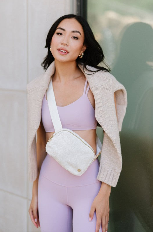 ASPEN SHERPA CROSSBODY FANNY SLING WAIST BELT BAGA chill in the air calls for cozy accessories. Enter: The Aspen Sherpa Belt Bag. With its soft fleece material, adjustable strap (intended to fit over sweaters, vest