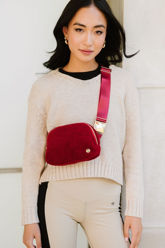 ASPEN SHERPA CROSSBODY FANNY SLING WAIST BELT BAGA chill in the air calls for cozy accessories. Enter: The Aspen Sherpa Belt Bag. With its soft fleece material, adjustable strap (intended to fit over sweaters, vest