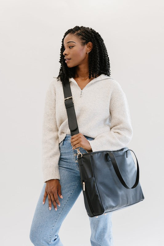 SIGNATURE TOTE CARRY ALL ON LAPTOP BAGSimplify life on the go with a modern+chic exclusive: The Signature Tote. Chic, versatile, and functional, we designed this vegan leather tote with your busy lifesty