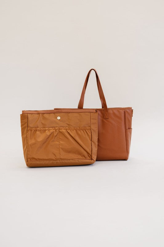 SIGNATURE TOTE CARRY ALL ON LAPTOP BAGSimplify life on the go with a modern+chic exclusive: The Signature Tote. Chic, versatile, and functional, we designed this vegan leather tote with your busy lifesty