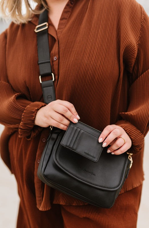 SIGNATURE CROSSBODY SHOULDER BAG WITH CARD WALLETSleek, durable vegan leather material? Check. A matching wallet? Check. Goes-with-everything colors and a chic silhouette? Double check!The Signature Crossbody is fu