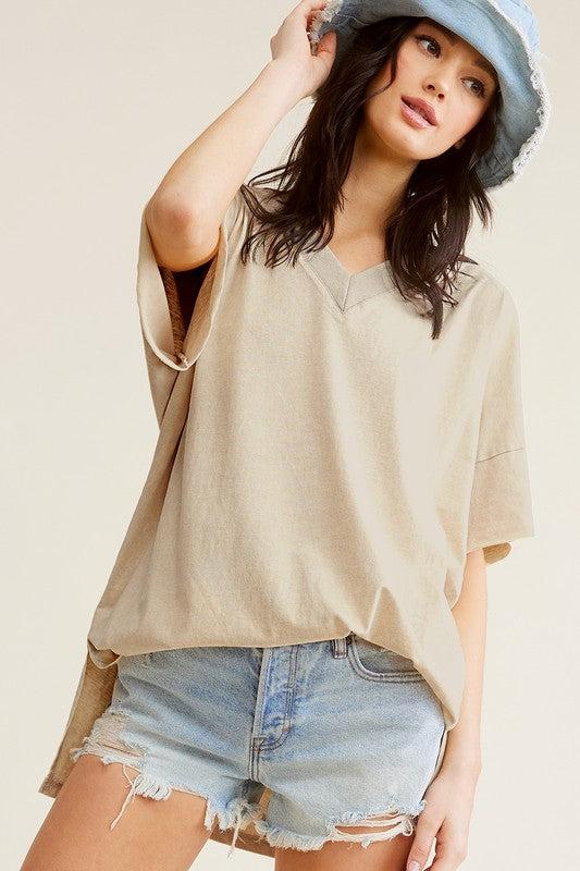 Mineral Washed Oversized Short Sleeve TopA vintage-inspired tee with mineral washed fabrication for everyday outfit. This short sleeve top is featured in a classic cotton fabrication and oversized fit with 