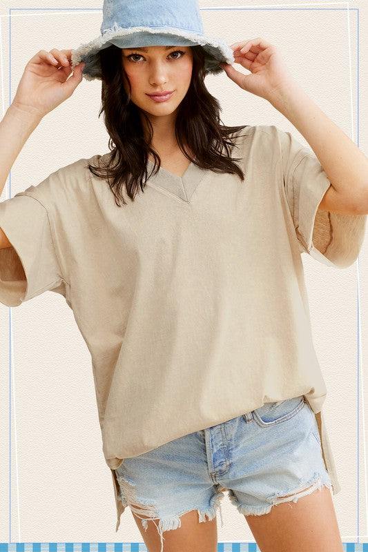 Mineral Washed Oversized Short Sleeve TopA vintage-inspired tee with mineral washed fabrication for everyday outfit. This short sleeve top is featured in a classic cotton fabrication and oversized fit with 