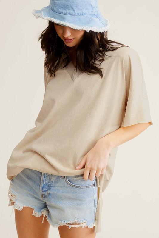 Mineral Washed Oversized Short Sleeve TopA vintage-inspired tee with mineral washed fabrication for everyday outfit. This short sleeve top is featured in a classic cotton fabrication and oversized fit with 