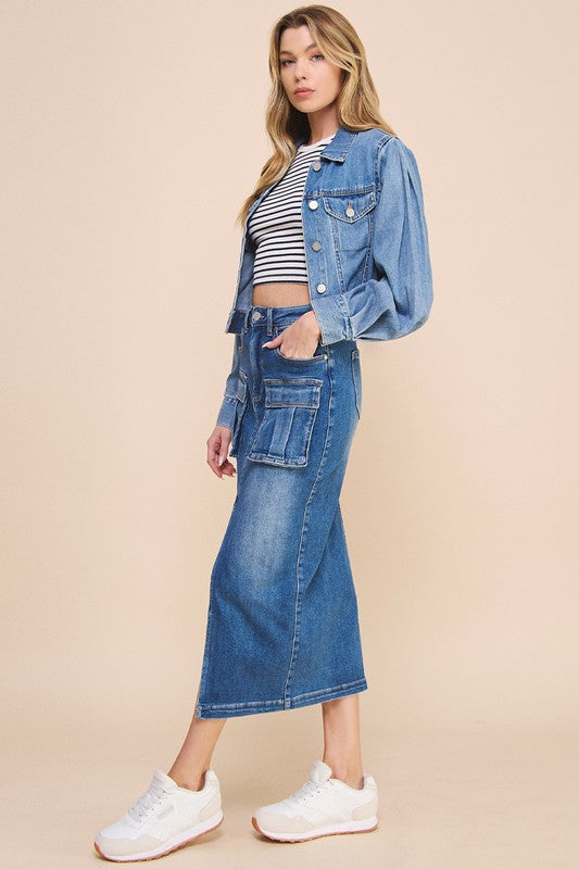 FRONT SLIT CARGO SKIRT- 74% cotton, 24% polyester, 2% spandex- Stretch Denim- Front Cargo Pocket- Front Zipper Fly- 7 pocketsModel is wearing size S, Height 5'8Waist - 26 1/2"Hip - 33 1/2