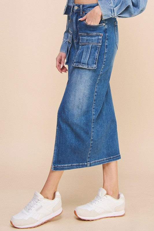 FRONT SLIT CARGO SKIRT- 74% cotton, 24% polyester, 2% spandex- Stretch Denim- Front Cargo Pocket- Front Zipper Fly- 7 pocketsModel is wearing size S, Height 5'8Waist - 26 1/2"Hip - 33 1/2