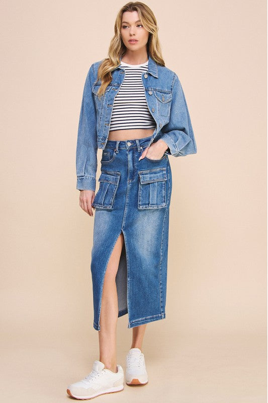 FRONT SLIT CARGO SKIRT- 74% cotton, 24% polyester, 2% spandex- Stretch Denim- Front Cargo Pocket- Front Zipper Fly- 7 pocketsModel is wearing size S, Height 5'8Waist - 26 1/2"Hip - 33 1/2