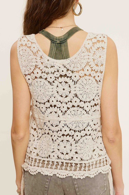 Self Side Tie Detailed Crochet Vest TopStay effortlessly stylish and cool with the Self Side Tie Detailed Crochet Vest Top. This chic addition to your wardrobe features a sleeveless silhouette and a flatt