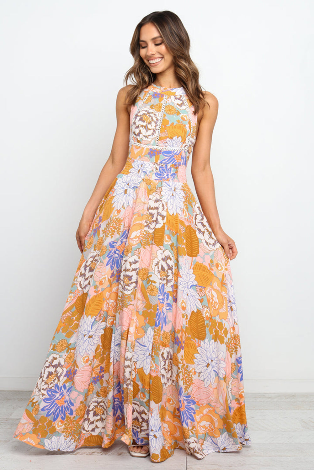 Orange Boho Floral Print Backless Lace-up Halter Maxi DressMaterial:100%Viscose



		This gorgeous floral maxi dress is perfect to make a chic statement
	
	
		It features a flattering flowy style, trim detailing on the 