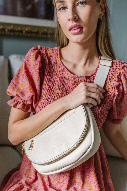 HOLLY FOLDOVER CROSSBODY BELT SHOULDER BAGThe ultimate in fashion and function, the Holly Crossbody is filled with details you'll obsess over. This crossbody has a wide zippered opening that makes it easy to