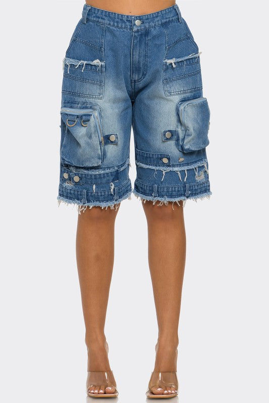 Utility-Chic Frayed Denim Casual Cargo ShortsThese shorts offer a blend of function and fashion, featuring multiple pockets that are both practical and style-forward. The frayed hem gives them an edgy, distress