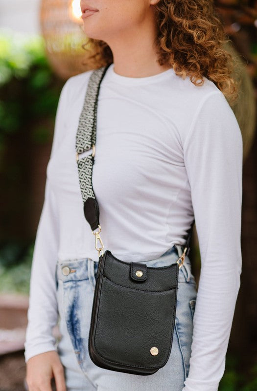 ROBYN CROSSBODY PHONECASE CONCERT SHOULDER BAGLooking for the bag that will take you from brunch, to a festival, to errands, and back again? The Robyn has you covered. This women's crossbody is the perfect size 