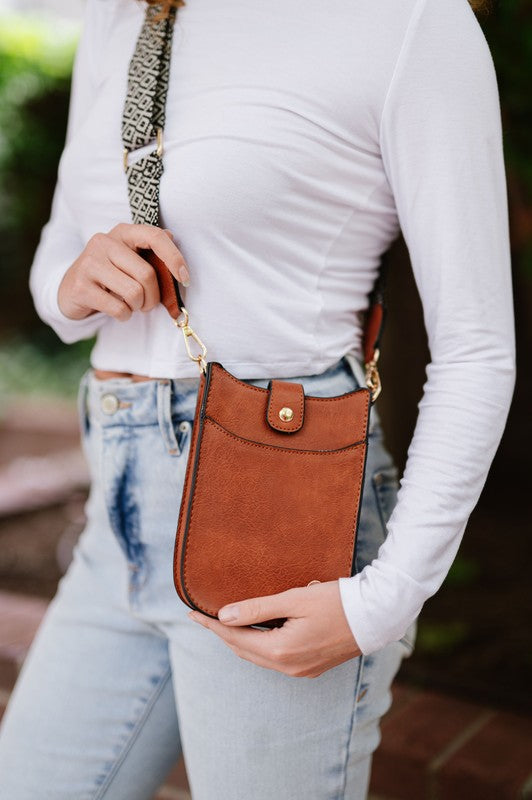 ROBYN CROSSBODY PHONECASE CONCERT SHOULDER BAGLooking for the bag that will take you from brunch, to a festival, to errands, and back again? The Robyn has you covered. This women's crossbody is the perfect size 