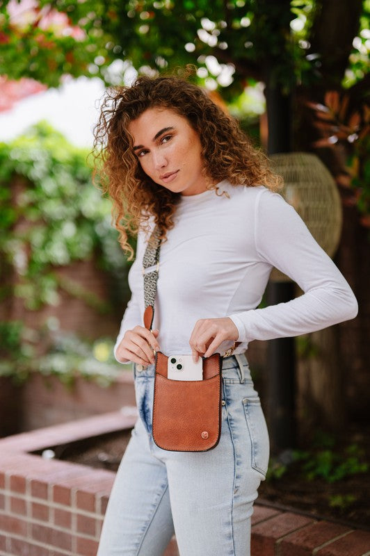 ROBYN CROSSBODY PHONECASE CONCERT SHOULDER BAGLooking for the bag that will take you from brunch, to a festival, to errands, and back again? The Robyn has you covered. This women's crossbody is the perfect size 