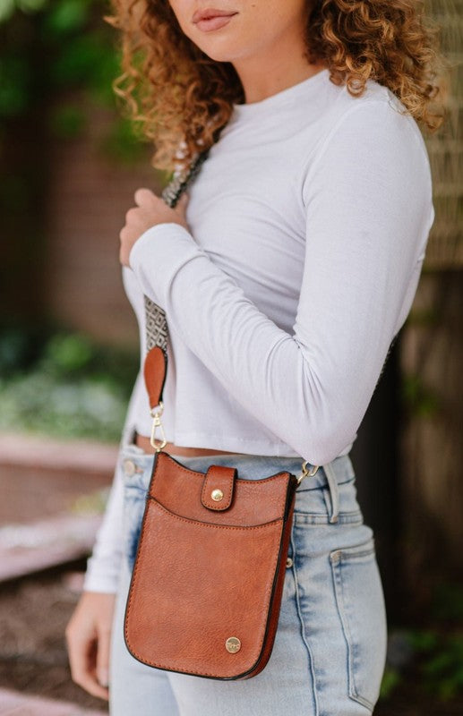 ROBYN CROSSBODY PHONECASE CONCERT SHOULDER BAGLooking for the bag that will take you from brunch, to a festival, to errands, and back again? The Robyn has you covered. This women's crossbody is the perfect size 