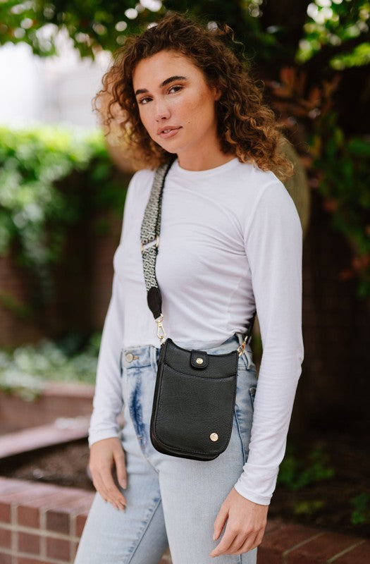 ROBYN CROSSBODY PHONECASE CONCERT SHOULDER BAGLooking for the bag that will take you from brunch, to a festival, to errands, and back again? The Robyn has you covered. This women's crossbody is the perfect size 