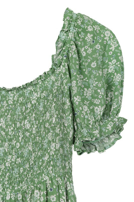 SS smocked dress*Green smocked puff sleeve dress*Pattern type : floral print*Neck line : square neck*Sleeve type : puff sleeves*Sleeve length : short sleeves*Stretch : no stretch*Sh