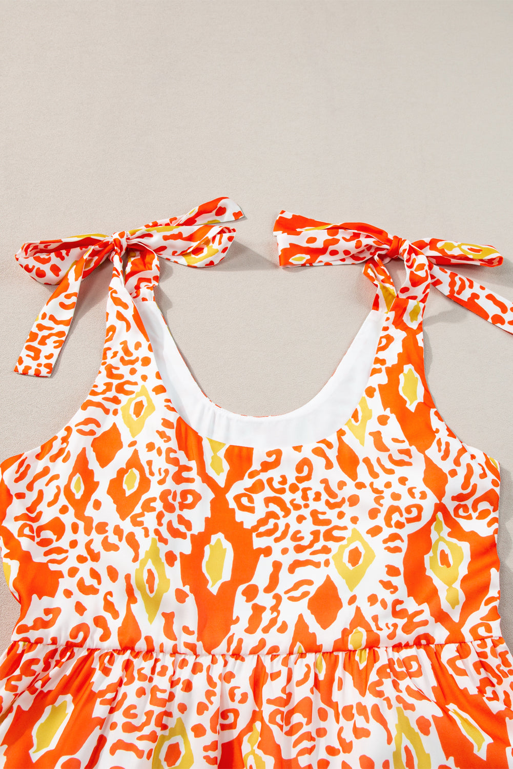 Orange Knotted Straps Leopard Colorblock Tiered DressMaterial:100%Polyester

• Embrace the vibrant energy of orange in this striking tiered dress, perfect for adding a pop of color to your wardrobe. 
• The knotted st