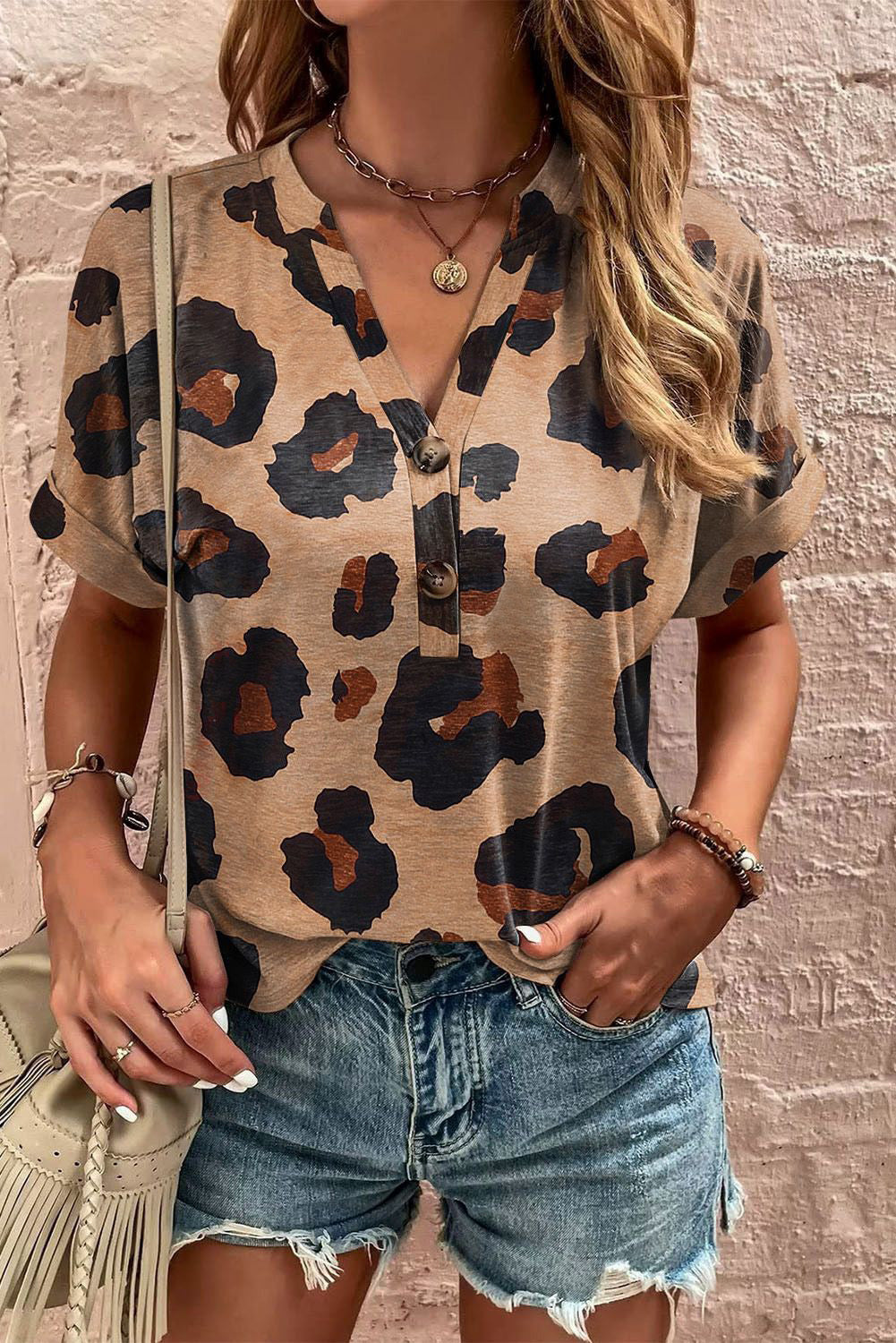 Light Beige Leopard Print Button V Neck T ShirtMaterial:95%POLYESTER+5%ELASTANE



		This t-shirt features a stylish V-neckline with buttons, adding a touch of detail and versatility to the design. 
	
	
		Th