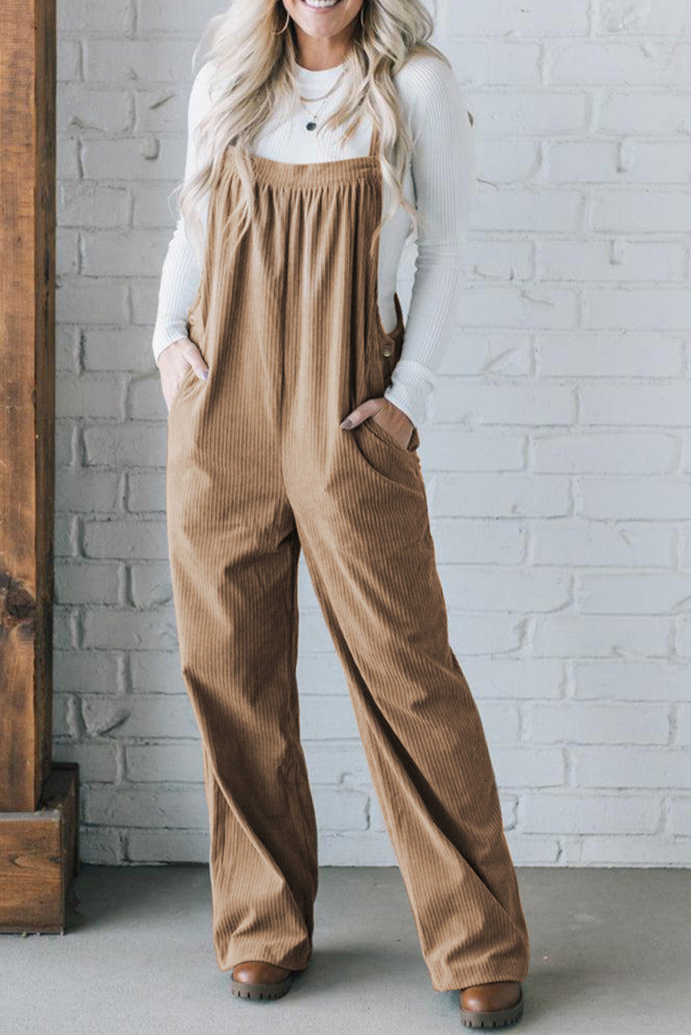 Jungle Green Plain Pocketed Loose Fit Corduroy OverallsMaterial:100%Polyester

• Crafted with a soft corduroy fabric, the overalls offers a comfortable and stylish option for everyday wear.
• Featuring a loose fit desi